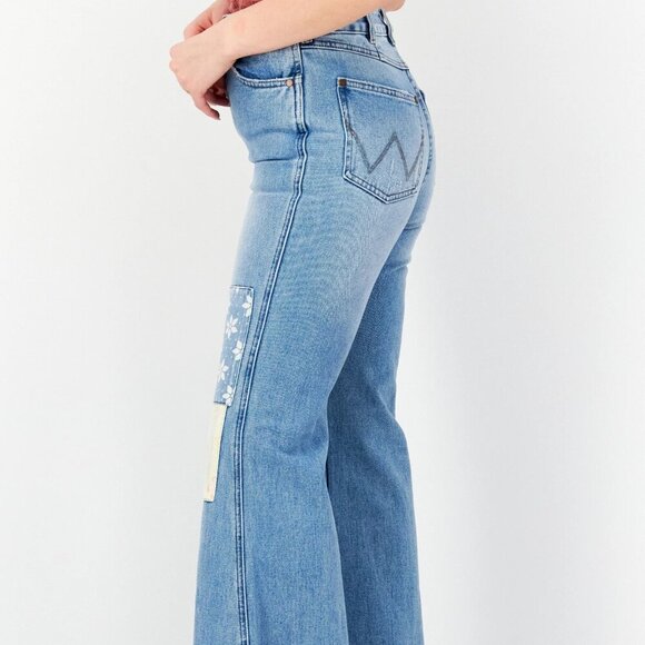 Billabong x Wrangler High Rise Medium Wash Floral Patchwork Non-Stretch Jean. 27 - Picture 4 of 15
